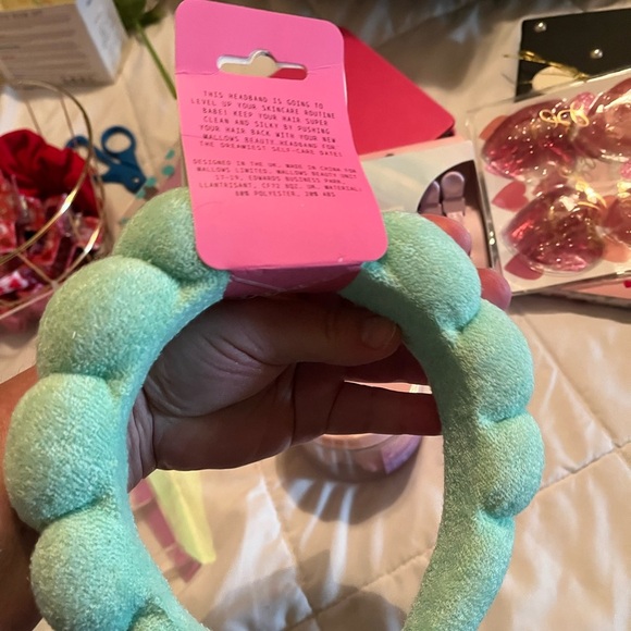 Plush Skincare Headband - Picture 2 of 2